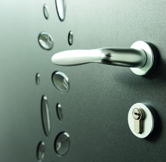 Pose de porte d'entrée en aluminium Nice 06200 06100